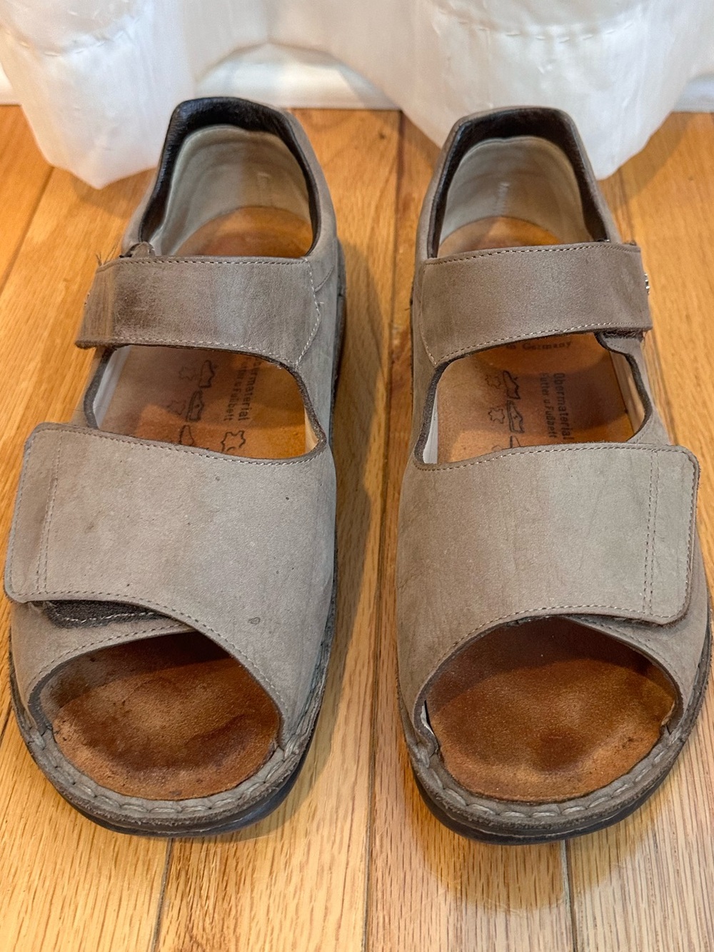 Finn Comfort Women's Prevention Line Nubuck Sandal Taupe 39